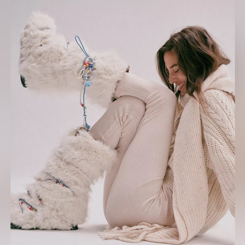 New, Free People Apres Boho All Day Beaded Boots White Faux Fur Size 9.5